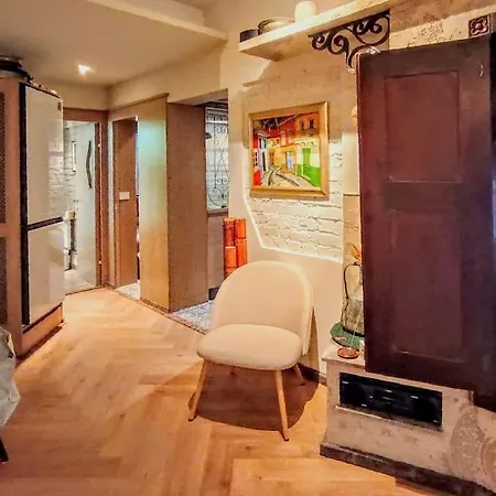 아파트 Introvert's Den